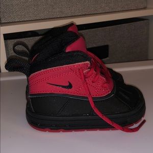 NWOT Nike woodside 2 High ACG baby boots